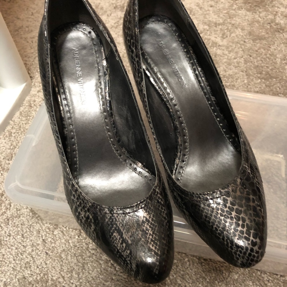 Adrienne Vittadini snake skin wedge size 8M